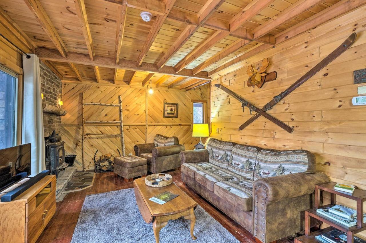 Secluded Johnsburg Retreat With Hot Tub And Fire Pit Villa Exterior foto