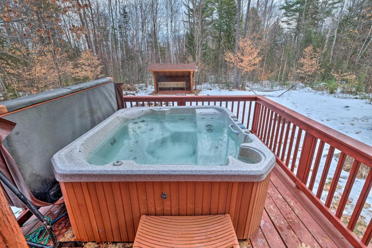 Secluded Johnsburg Retreat With Hot Tub And Fire Pit Villa Exterior foto