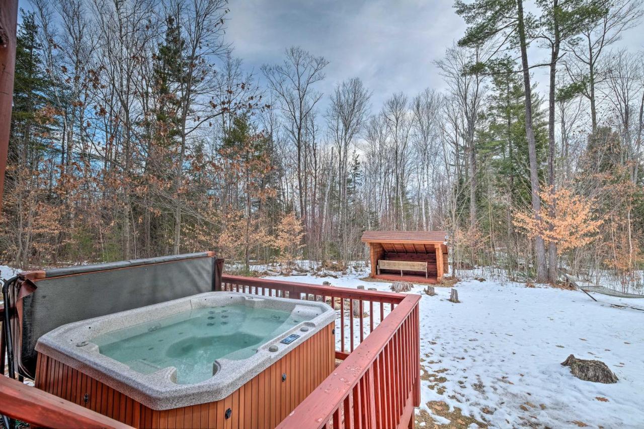 Secluded Johnsburg Retreat With Hot Tub And Fire Pit Villa Exterior foto