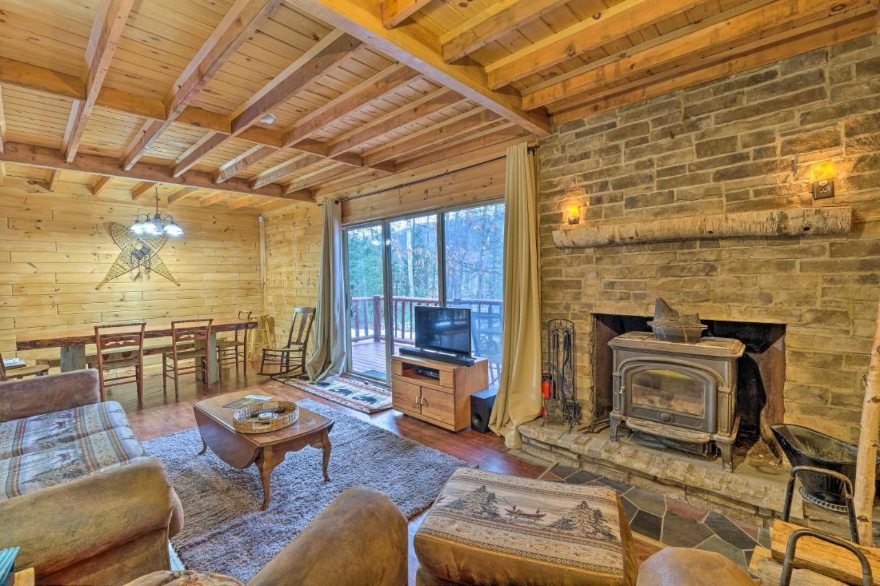 Secluded Johnsburg Retreat With Hot Tub And Fire Pit Villa Exterior foto