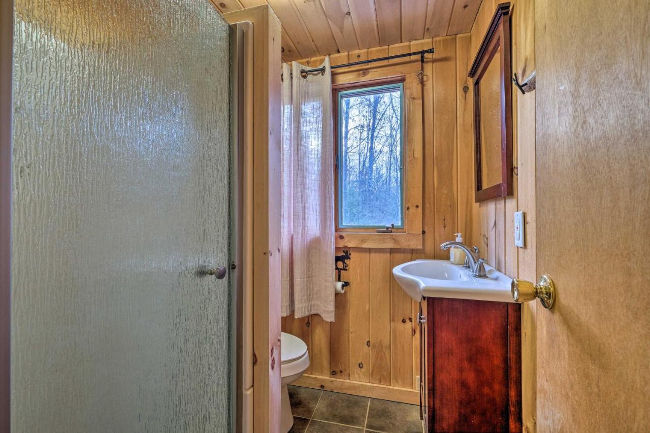 Secluded Johnsburg Retreat With Hot Tub And Fire Pit Villa Exterior foto